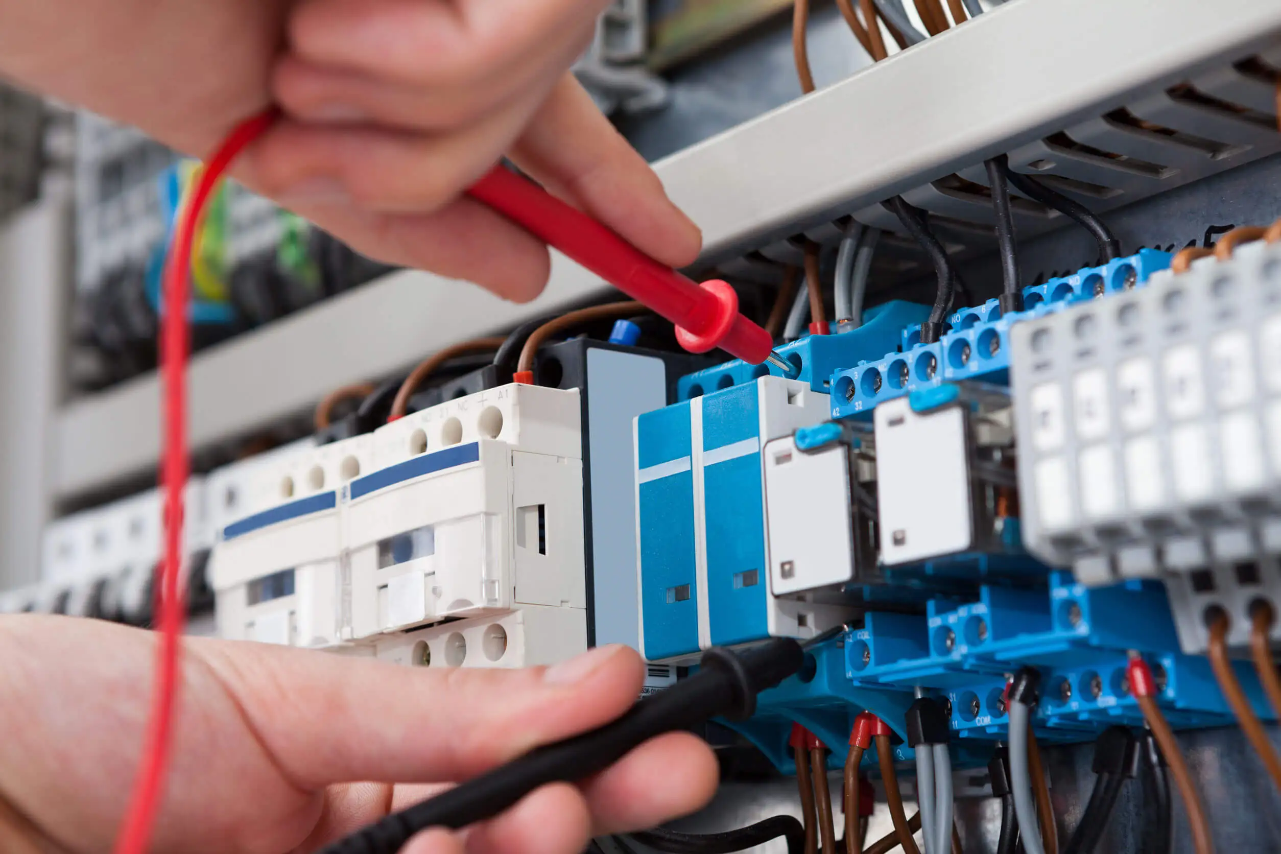 Realizare instalații electrice